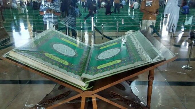 Al-Quran Raksasa