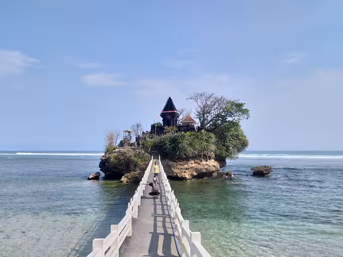 Tiket Masuk Pantai Balekambang