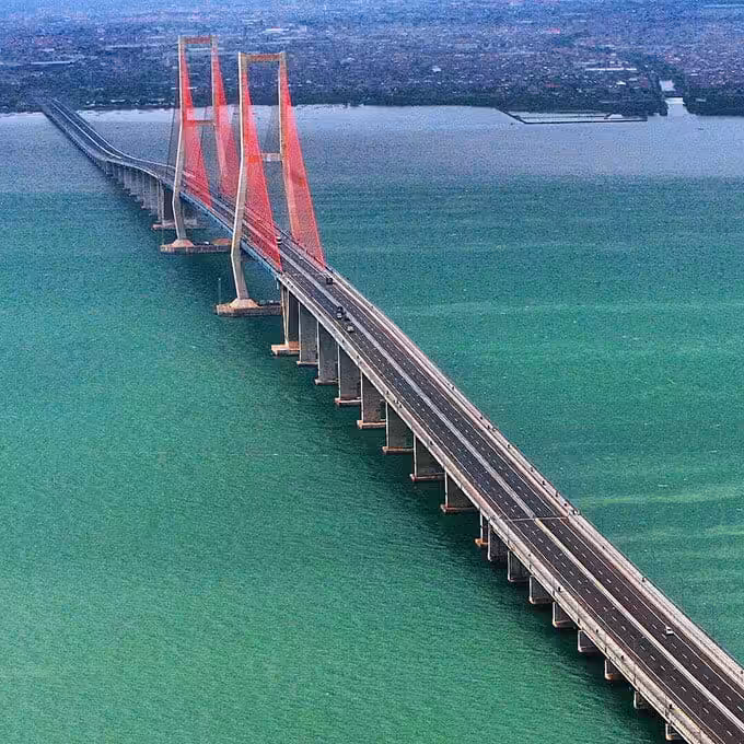 Jembatan Suramadu