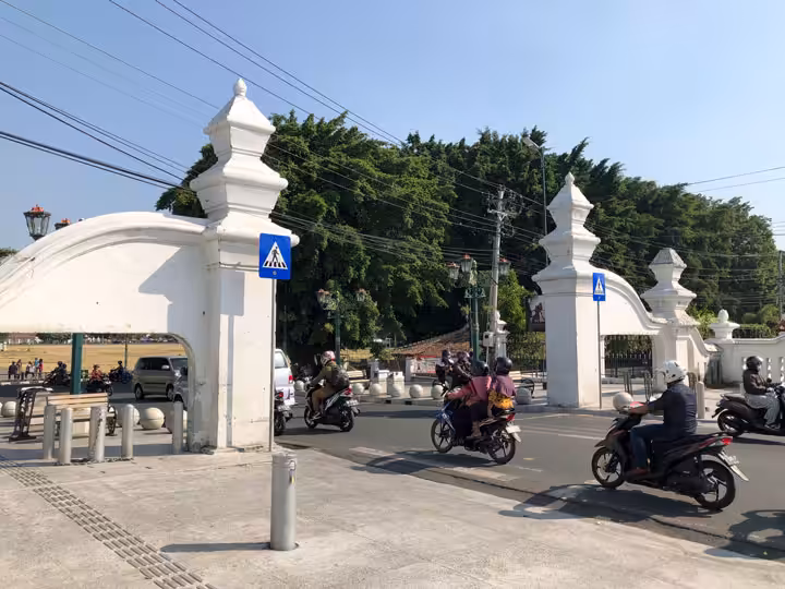 Gapura Gladag Pangurakan Keraton Jogja