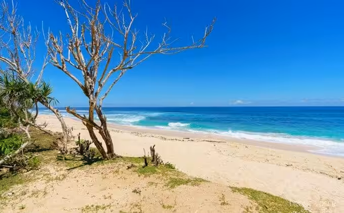 Keindahan Pantai Nyang Nyang