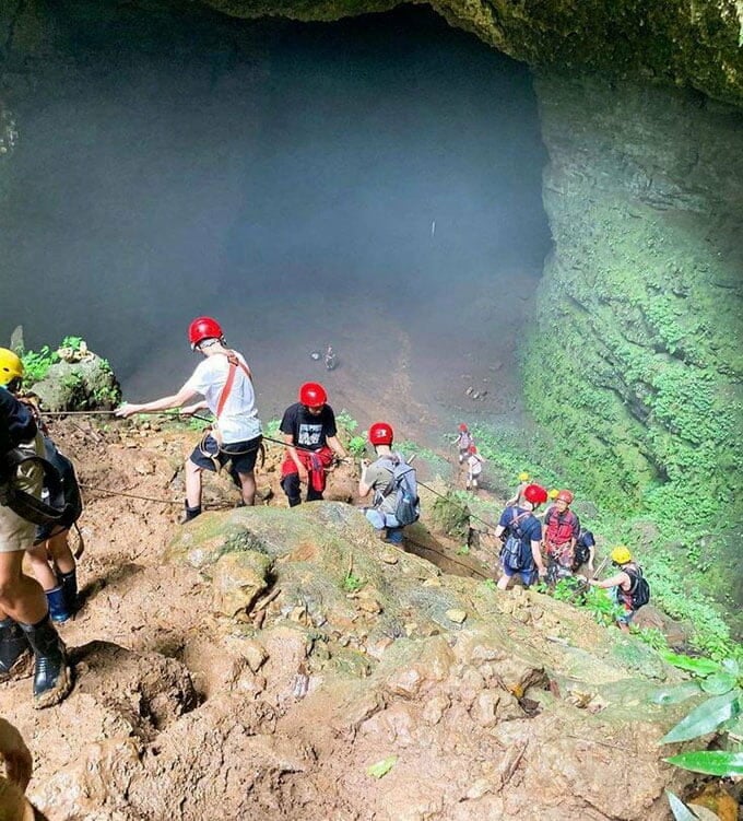 vertical caving goa jomblang