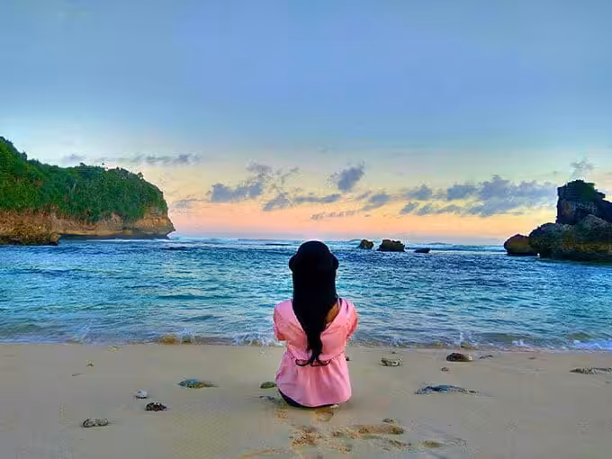Foto Pantai Watu Leter Malang
