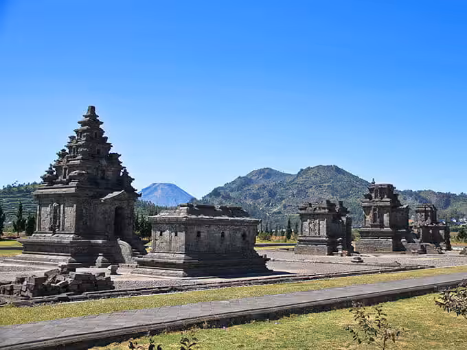 Pemandangan Alam Candi Arjuna