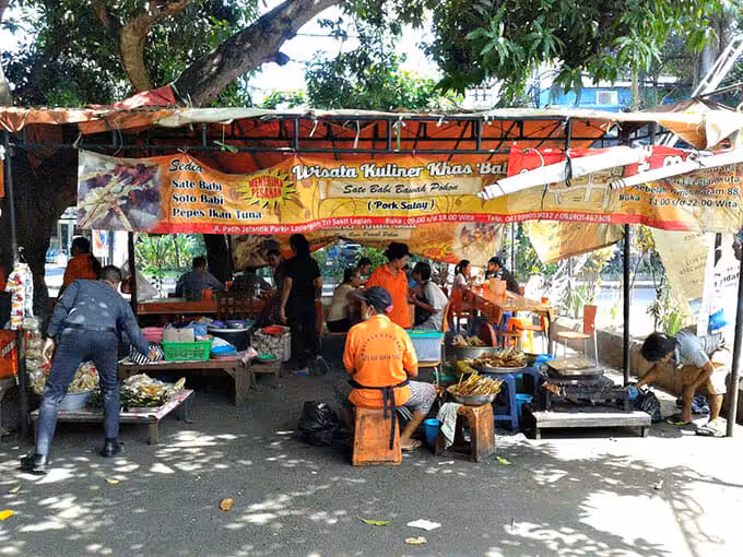 Warung Sate Babi Bawah Pohon