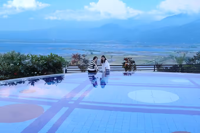 Infinity Pool Eling Bening