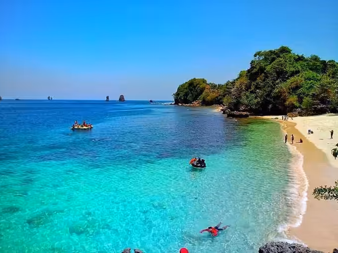 Panorama Pantai Gatra