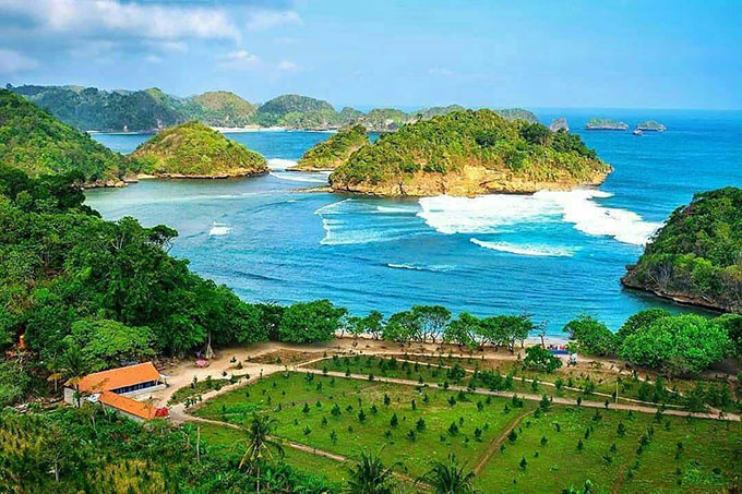 Pantai Teluk Asmara Malang
