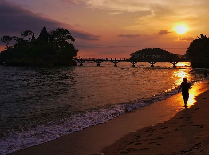 Sunset di Pantai Teluk Asmara