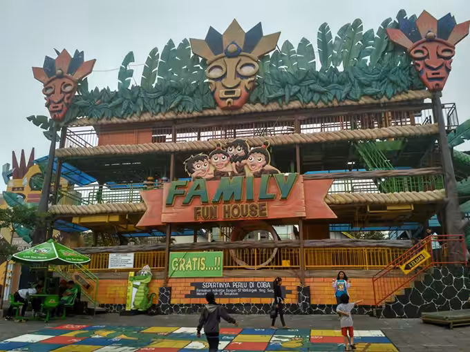 family fun house predator fun park