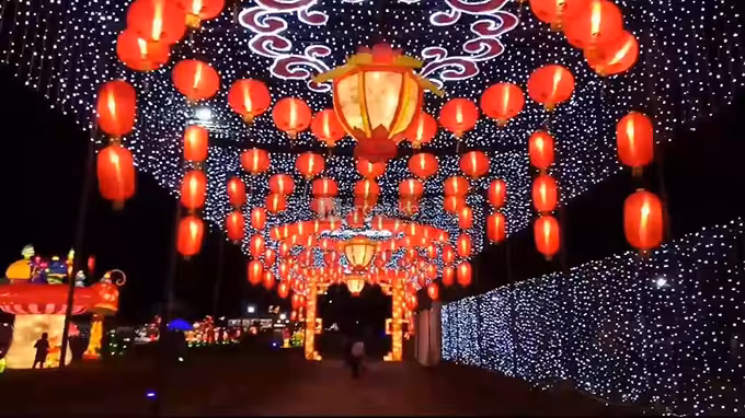 Garden Lantern Maze Market