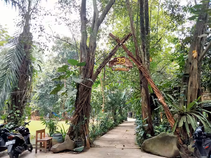 Kampung 99 Pepohonan