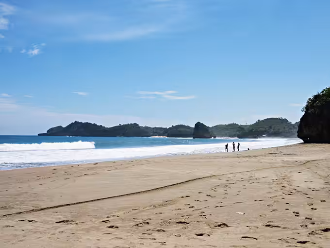 Pantai Bajulmati Malang