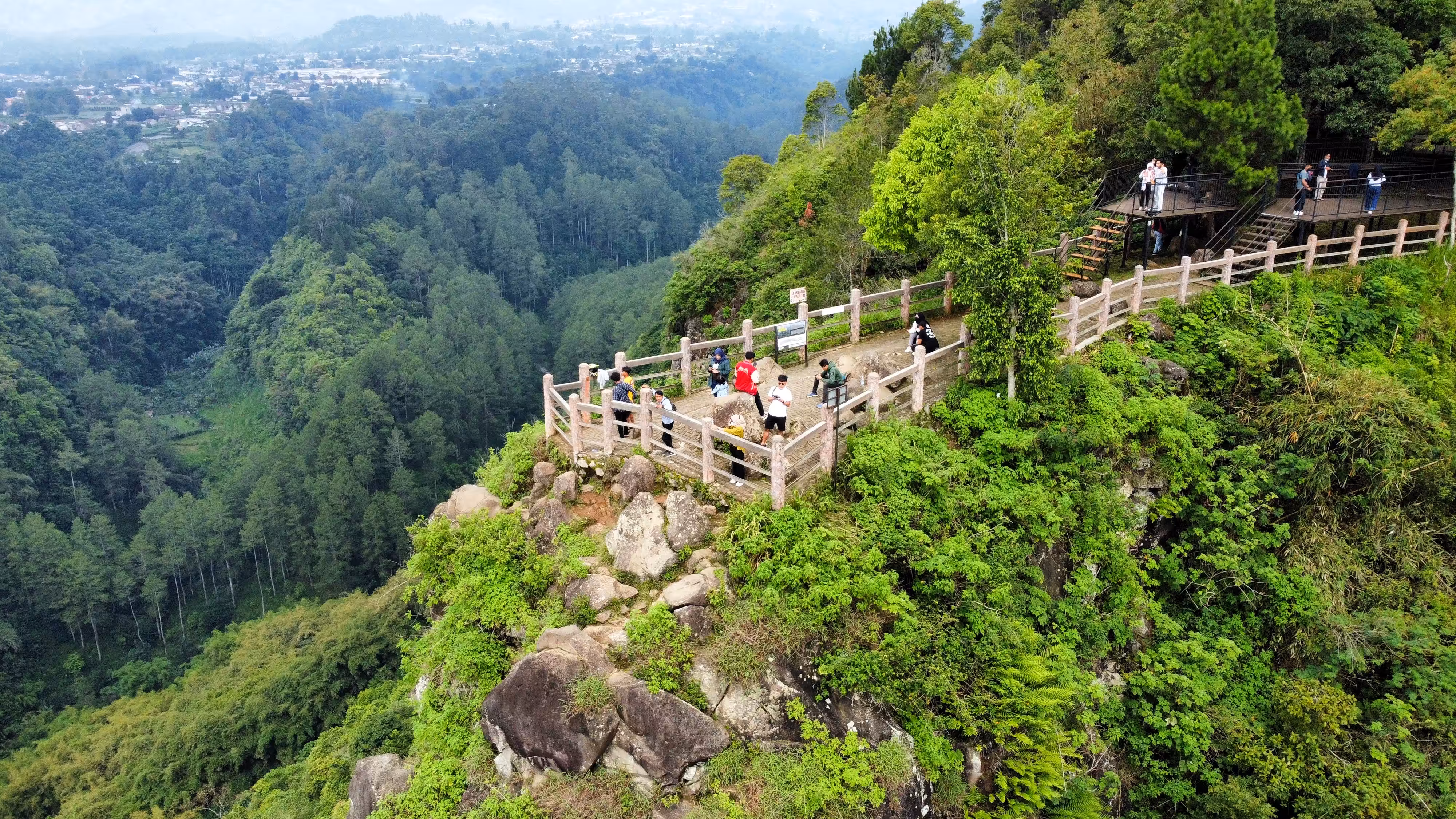 Daya Tarik Tebing Keraton