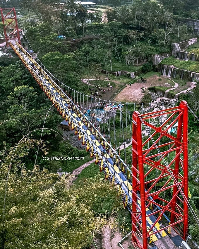 Jembatan Gantung Mangunsuko