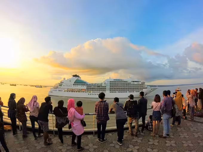 Lihat Sunset di Surabaya North Quay