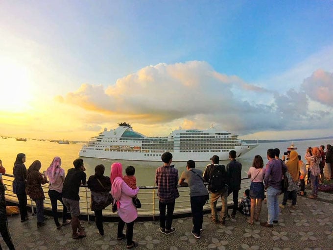Lihat Sunset di Surabaya North Quay