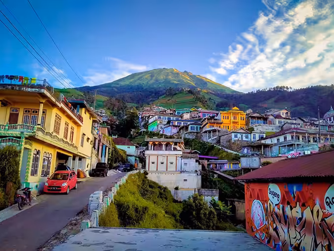 Objek Wisata Nepal Van Java