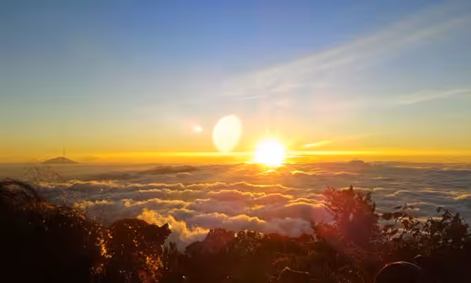 Sunrise di Puncak Gunung Ciremai