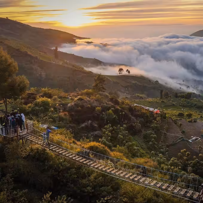 Sunrise di Batu Angkruk Dieng