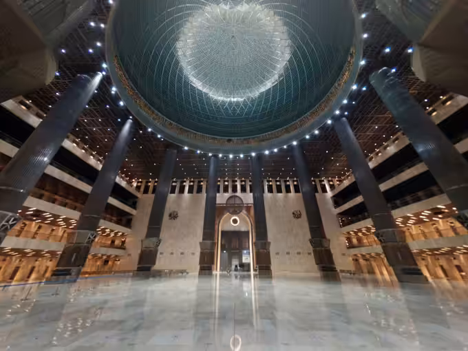 interior masjid istiqlal