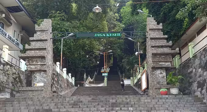 Lokasi Makam Sunan Giri