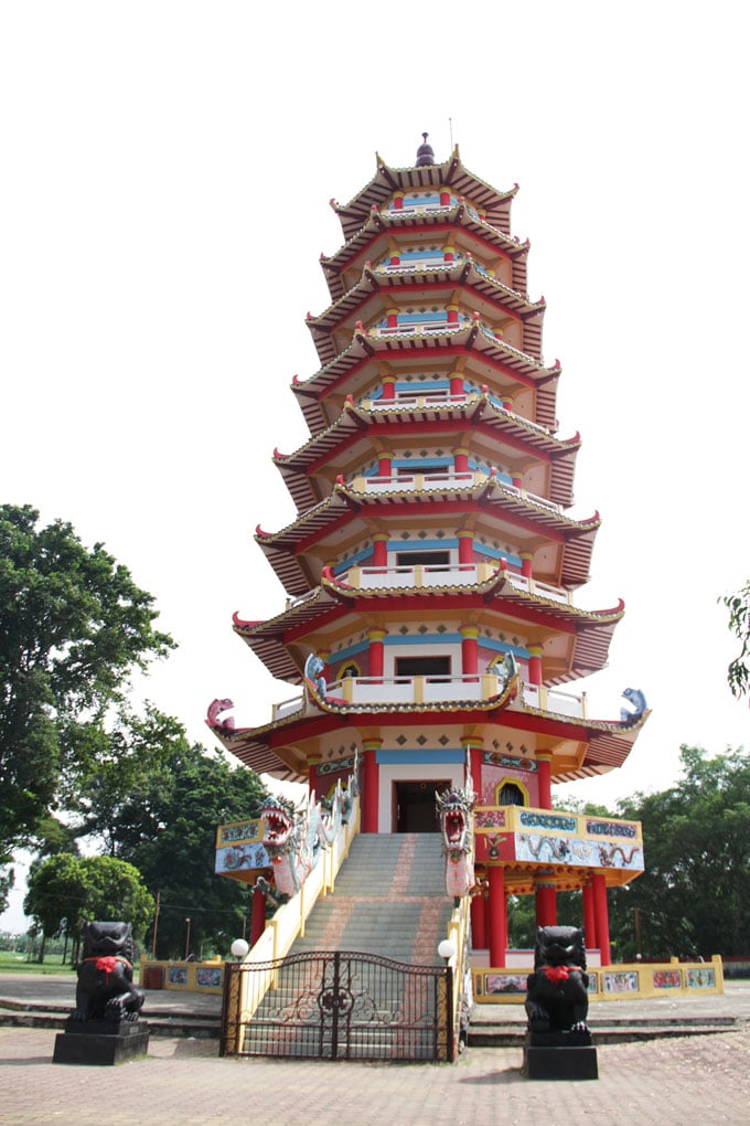 Pagoda Menara 9 Pulau Kemaro