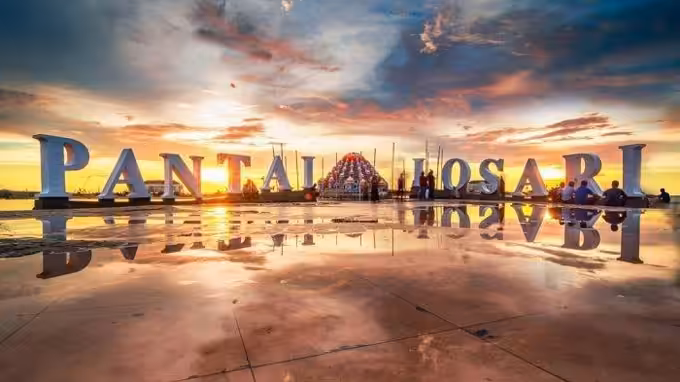 Sunset pantai losari makassar