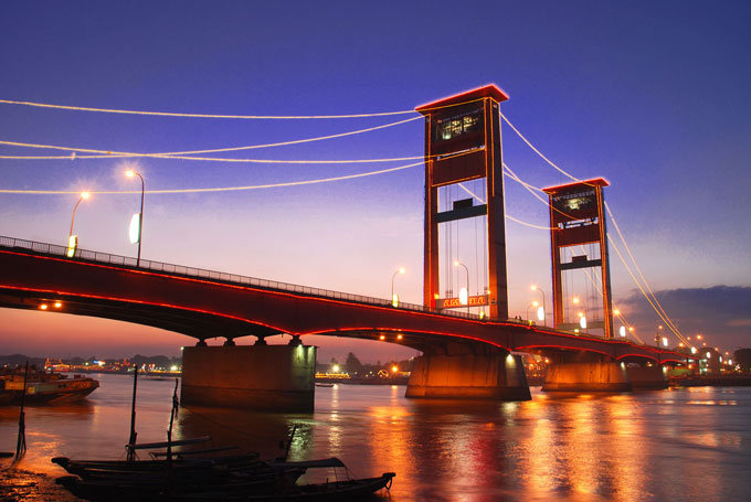 foto jembatan ampera palembang di malam hari