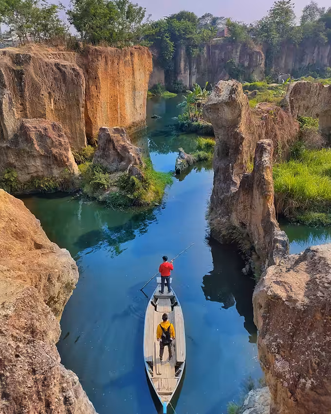 naik perahu di tebing koja tangerang