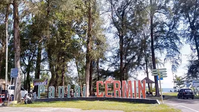 Wisata Pantai Cermin Pariaman