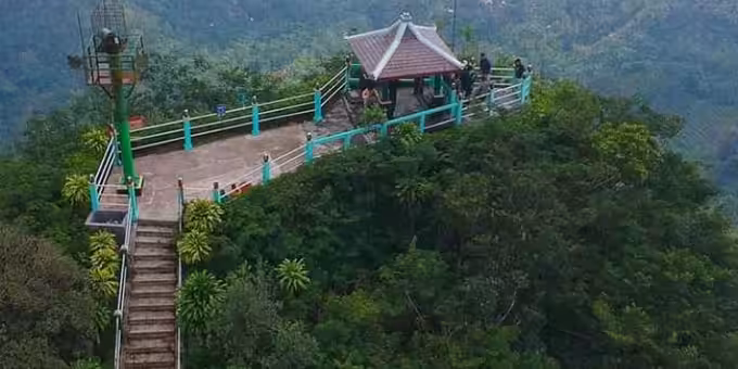 wisata puncak suroloyo