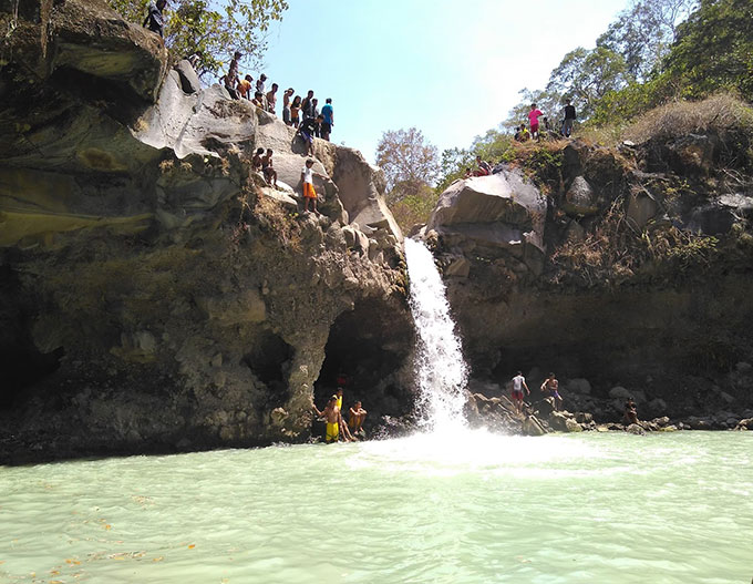 Air Terjun Umar Maya