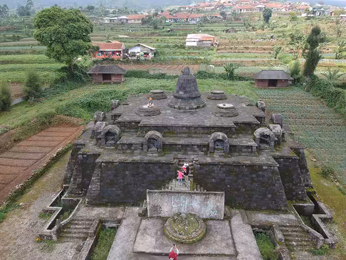 Candi Tridharma Gunung Putri