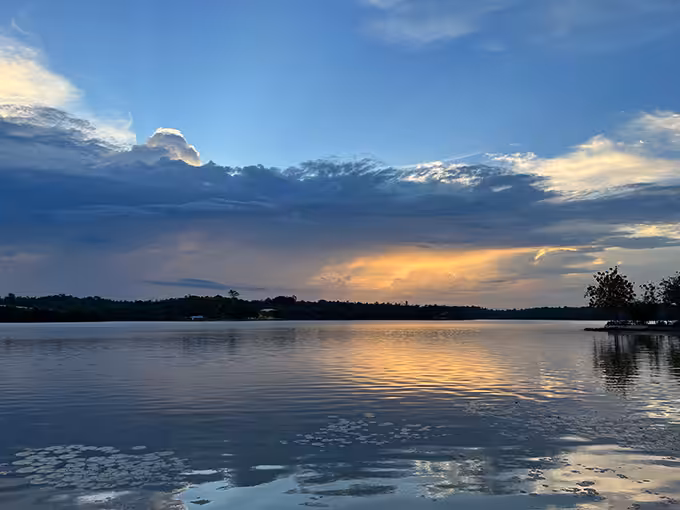 Danau Sri Bandar Kahyangan