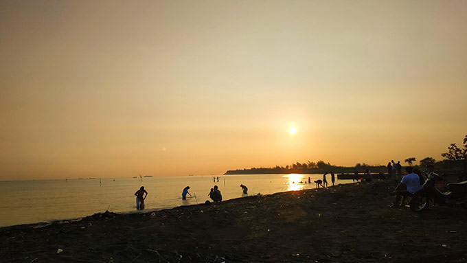 Fasilitas Pantai Tirang