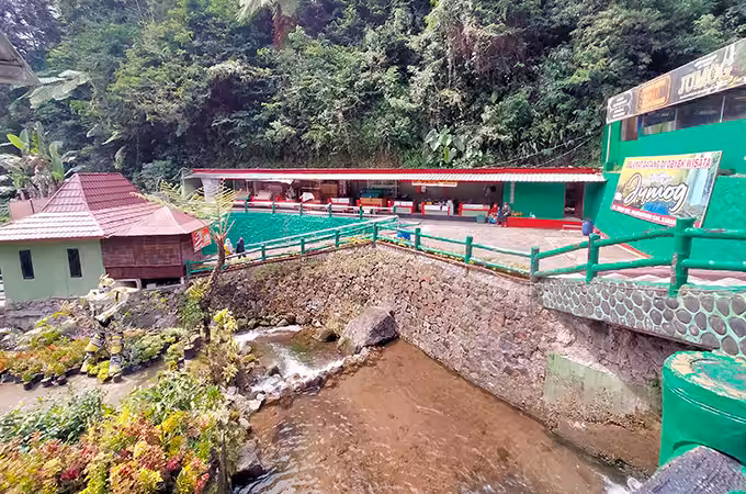 Fasilitas Air Terjun Jumog