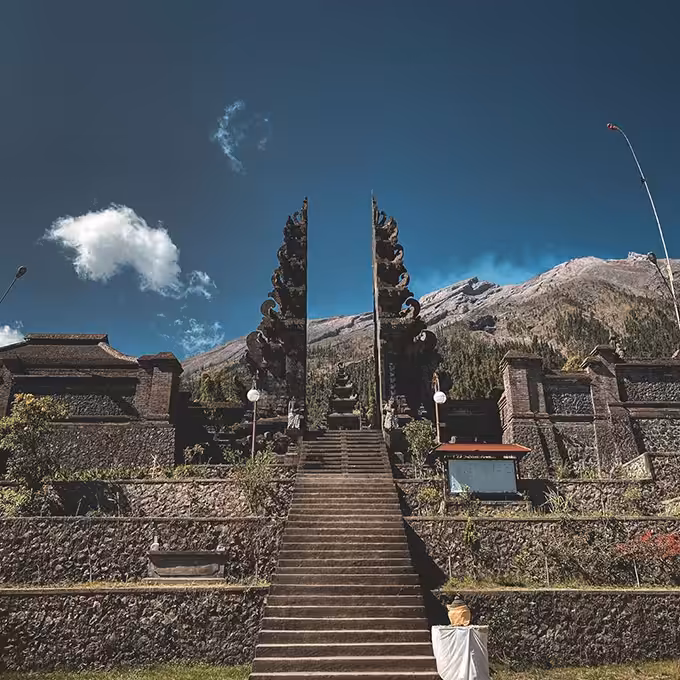 Pemandangan Gunung Agung dari Pura Besakih