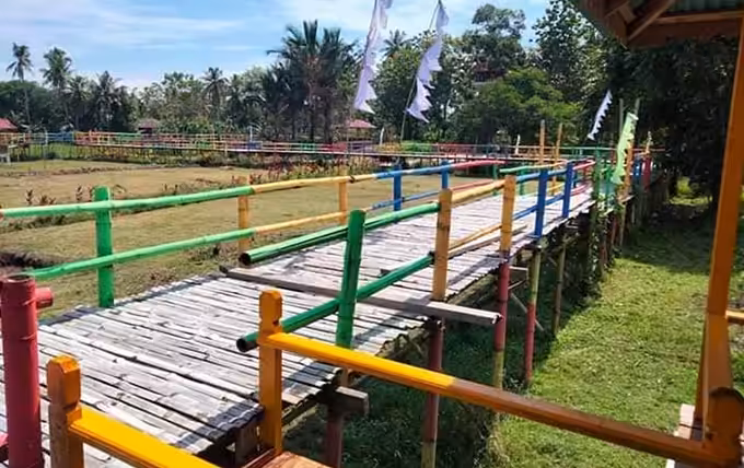 Jembatan Pelangi Kampung Kandang Pariaman