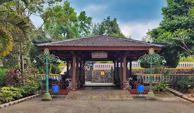 Lokasi Astana Giribangun