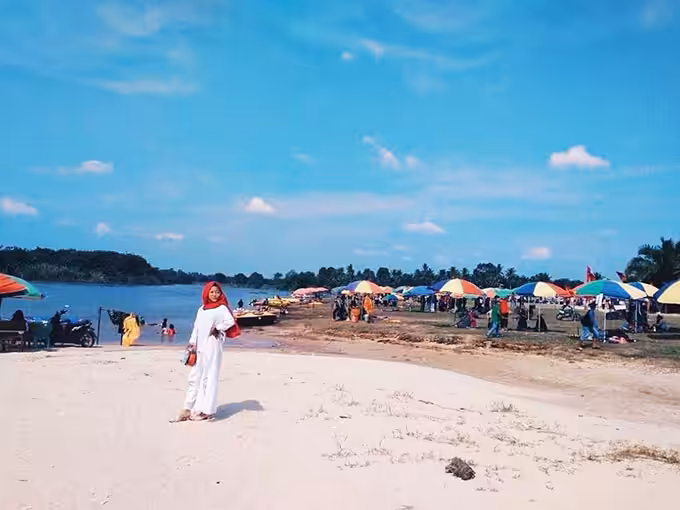 Lokasi Pantai Cinta Teluk Jering Tambang