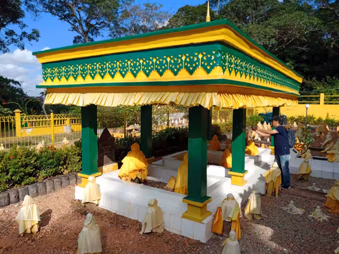 Makam Raja Ali Haji di Penyengat