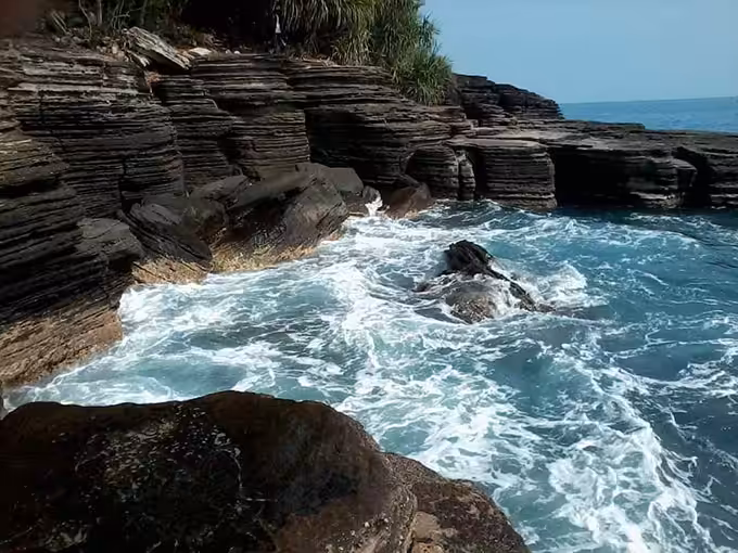 Pantai Batu Lapis
