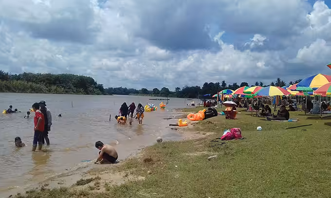 Pantai Cinta Teluk Jering Tambang