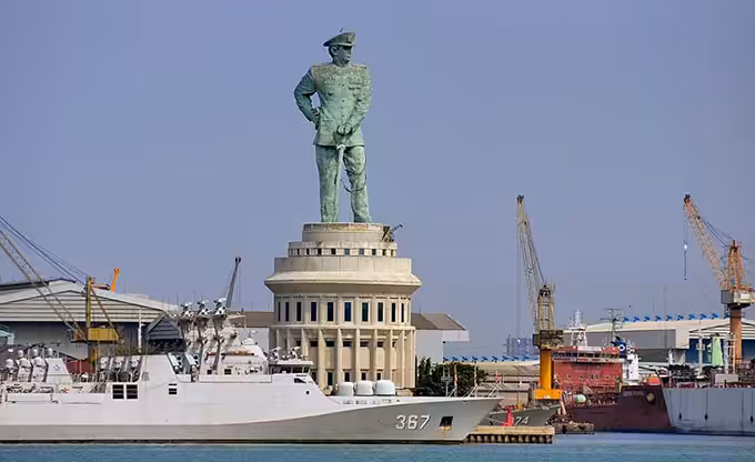 Patung Monumen Jalesveva Jayamahe