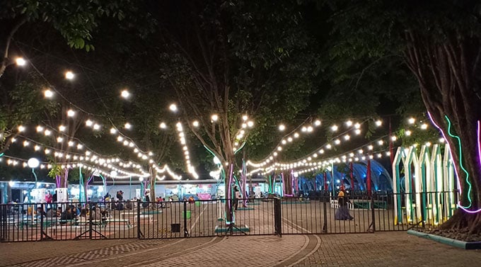 Taman Blambangan Malam Hari