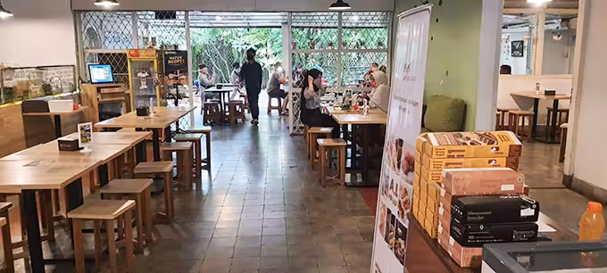 Warung Sop Buah Pak Ewok