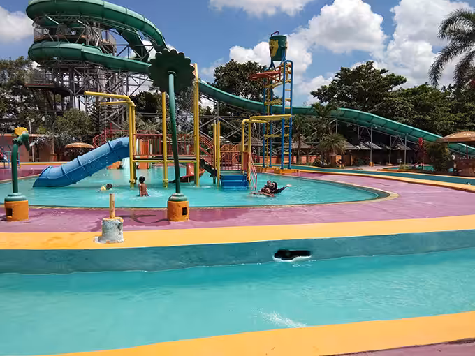 Water Park Lembah Hijau