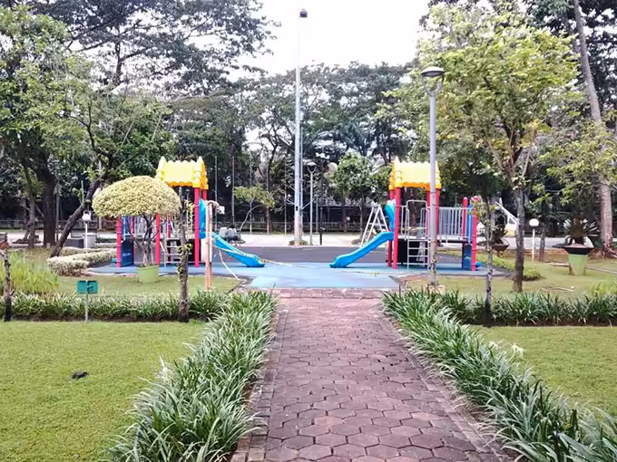 Wisata Taman Menteng