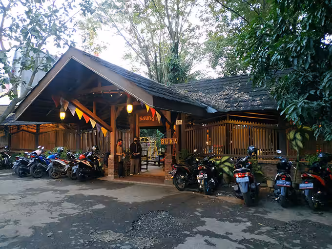 saung talaga depok